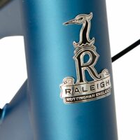 Raleigh Strada City Trapeze Hybrid Bicycle 2021 - Satin Black/Blue - Image 3
